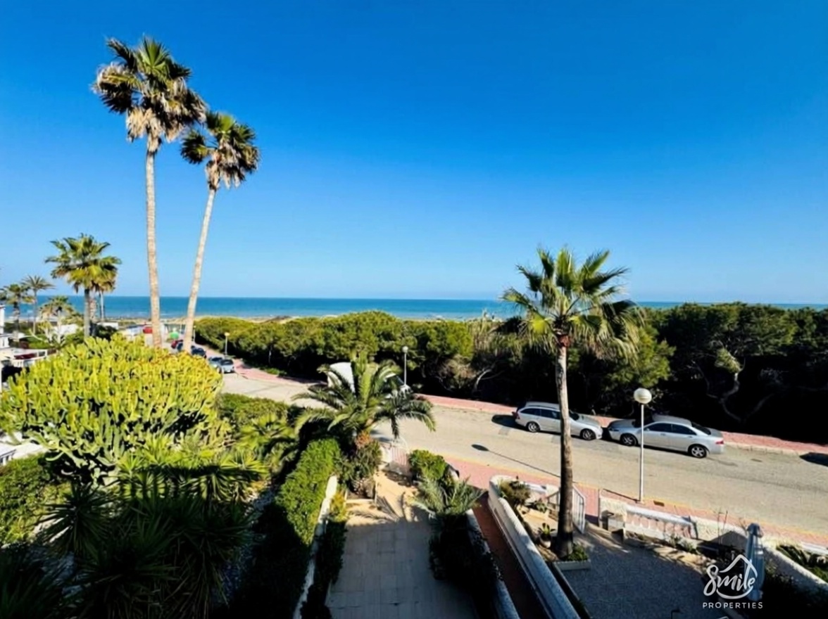 Chalet con acceso directo a playa en Guardamar del Segura — Vista mar