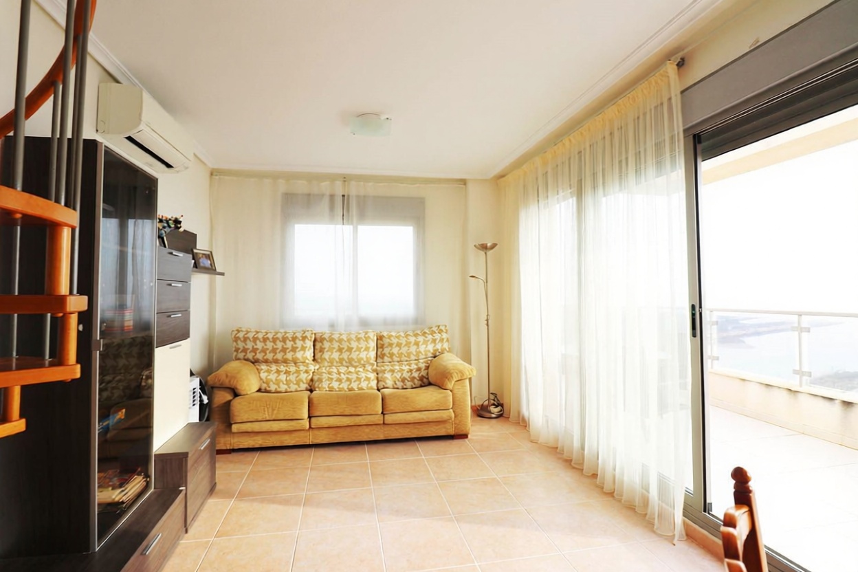 Seafront attic in Guardamar del Segura — Living room