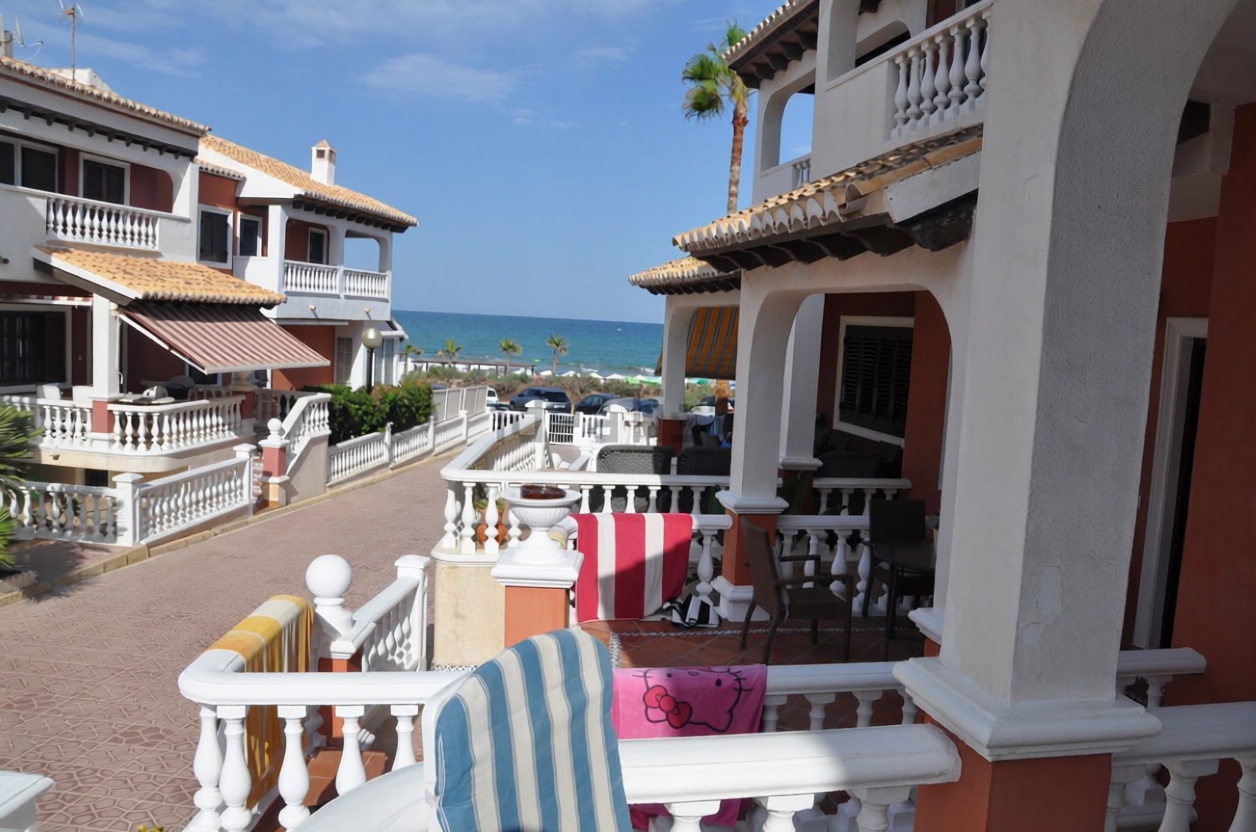 Chalet with direct beach access in Guardamar del Segura