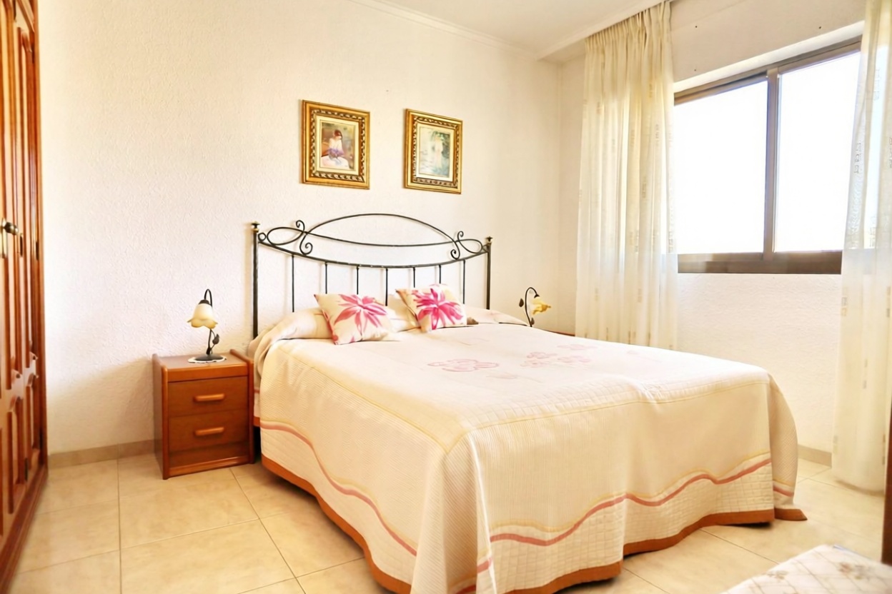 Beachfront flat in Guardamar del Segura — Bedroom