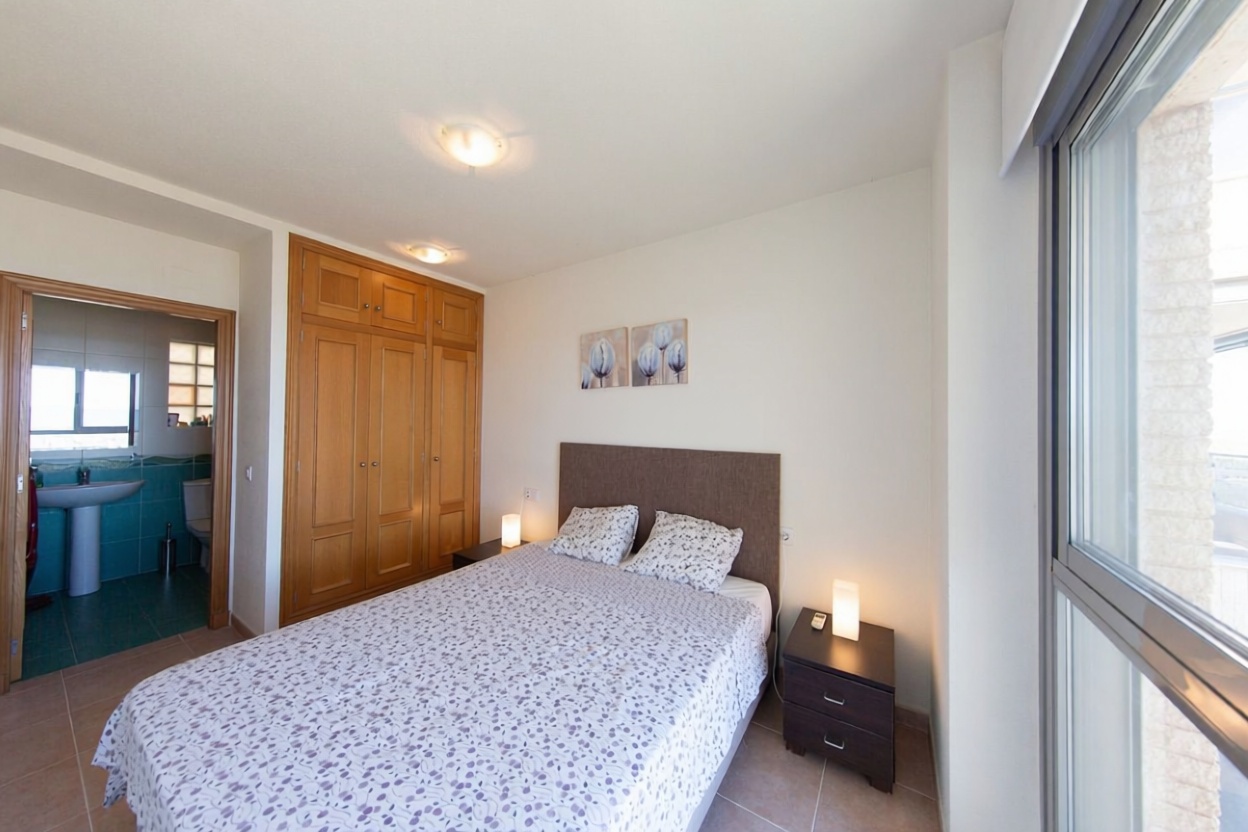 Beachfront flat in Guardamar del Segura — Bathroom