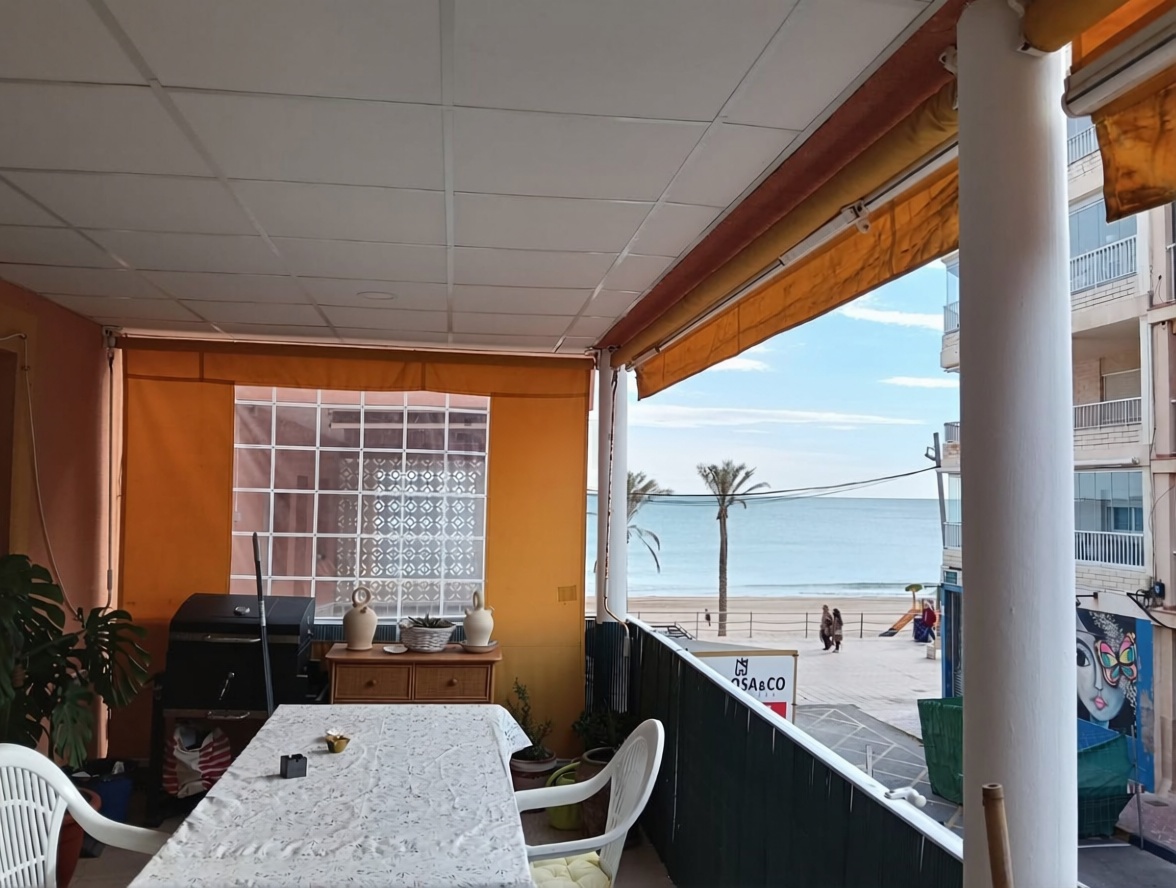 Piso en primera línea de playa en Guardamar del Segura