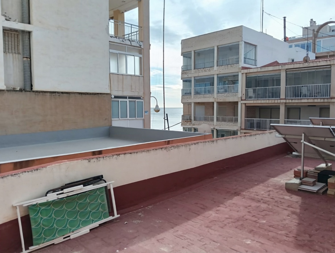 Beachfront flat in Guardamar del Segura — Sea view