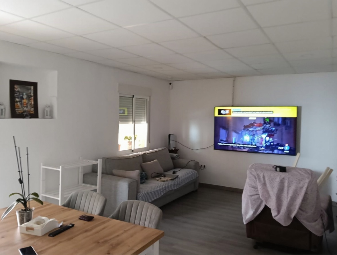 Beachfront flat in Guardamar del Segura — Living room