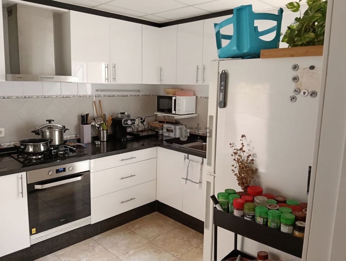 Beachfront flat in Guardamar del Segura — Kitchen