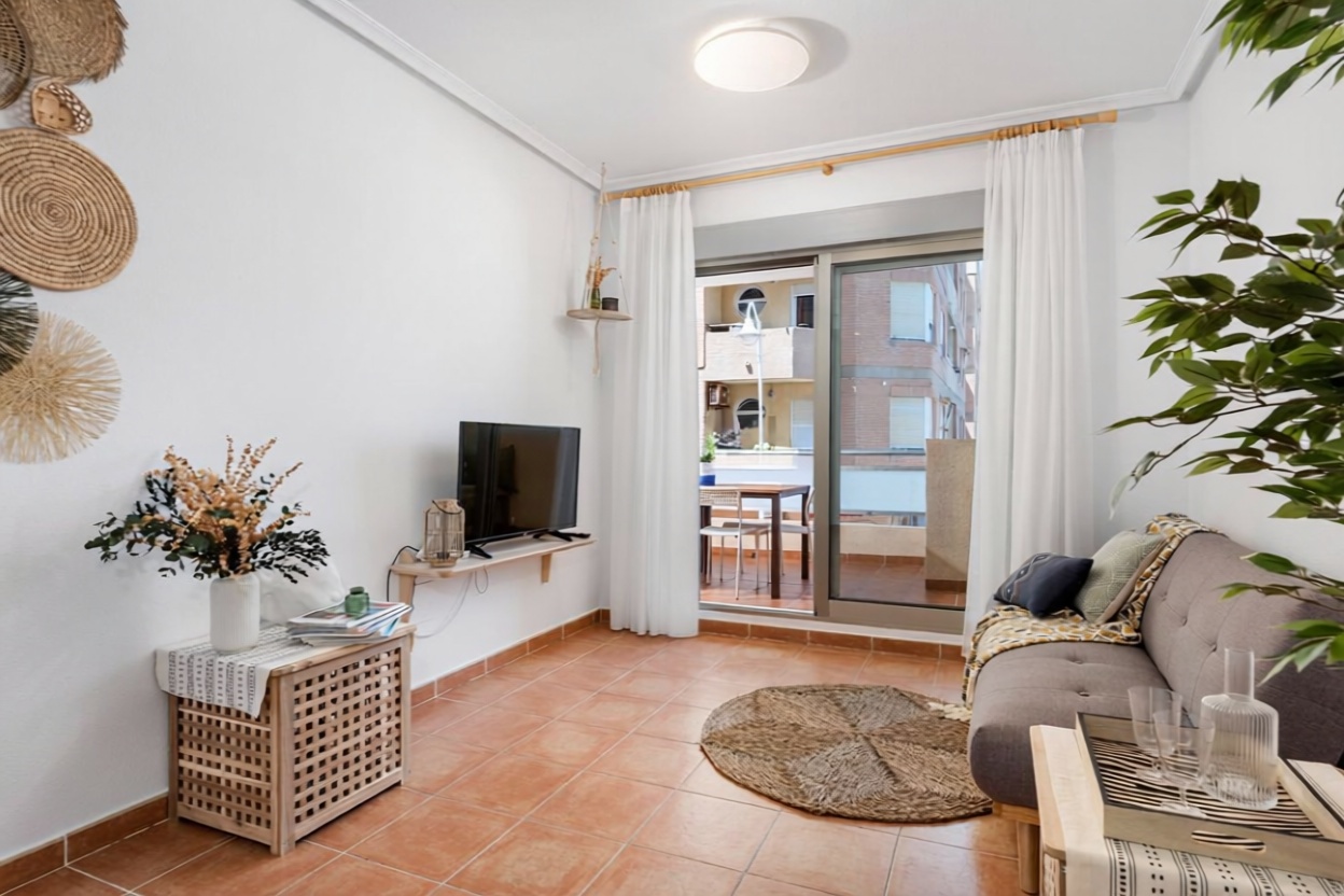 Beachfront flat in Guardamar del Segura — Living room