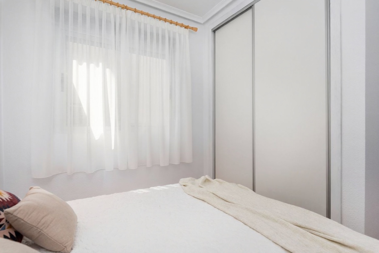 Beachfront flat in Guardamar del Segura — Bedroom