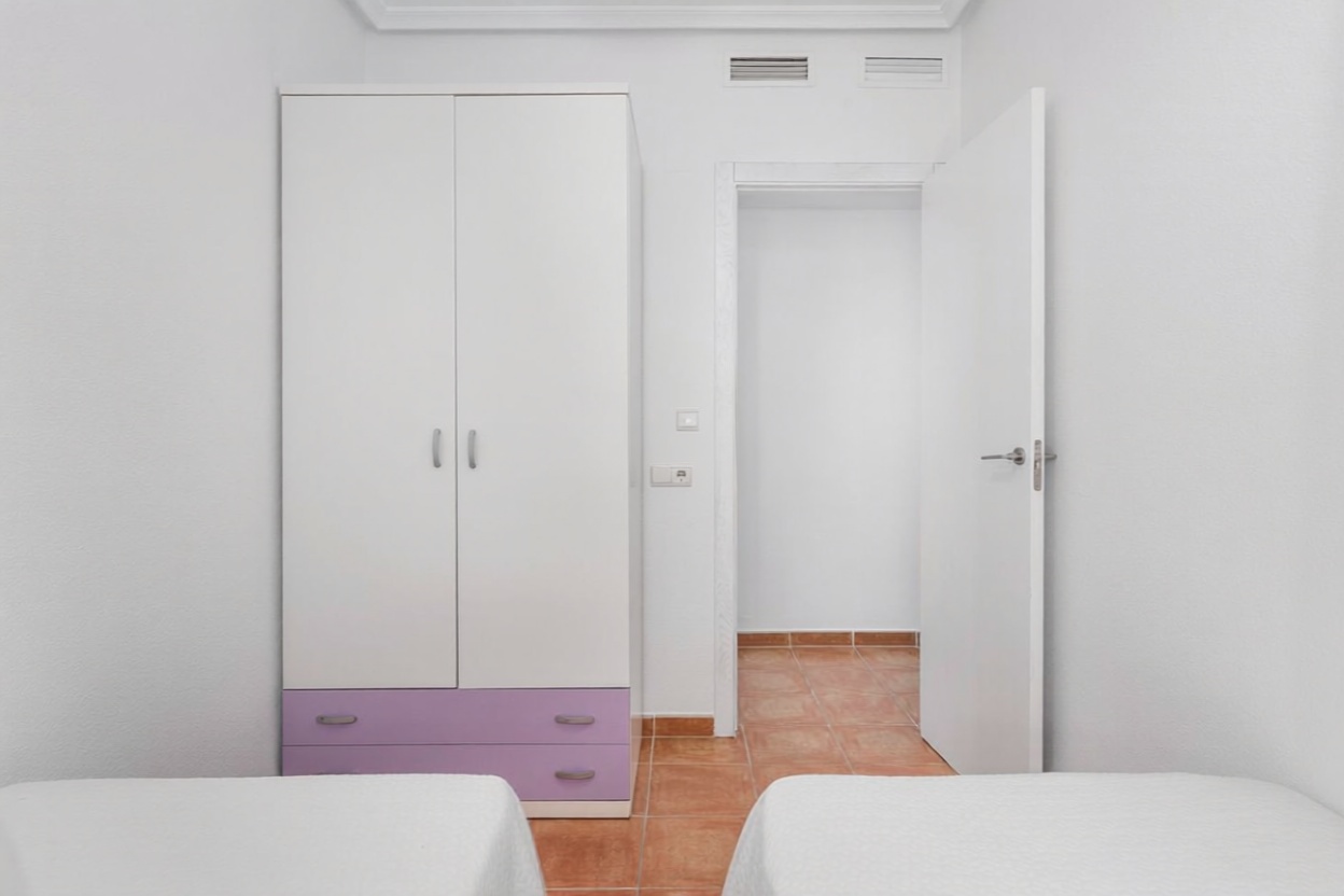 Beachfront flat in Guardamar del Segura — Bedroom