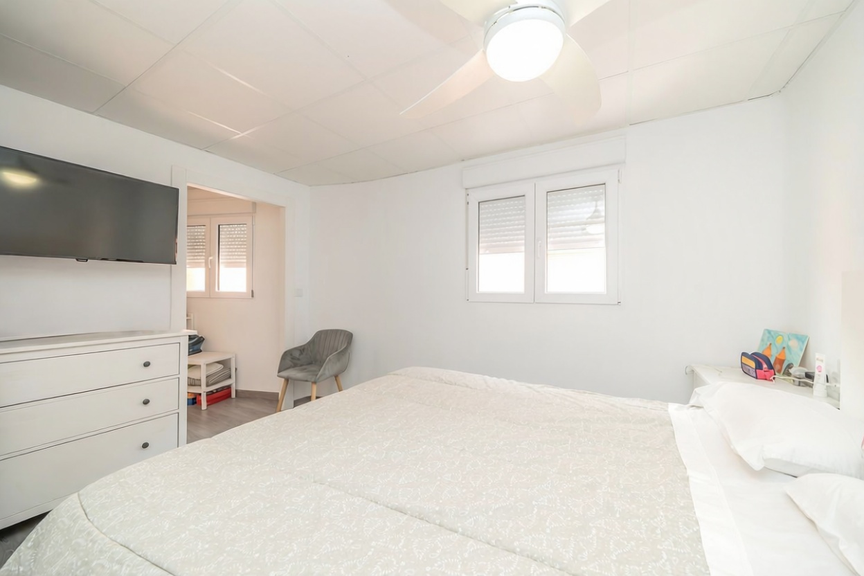 Beachfront flat in Guardamar del Segura — Bathroom