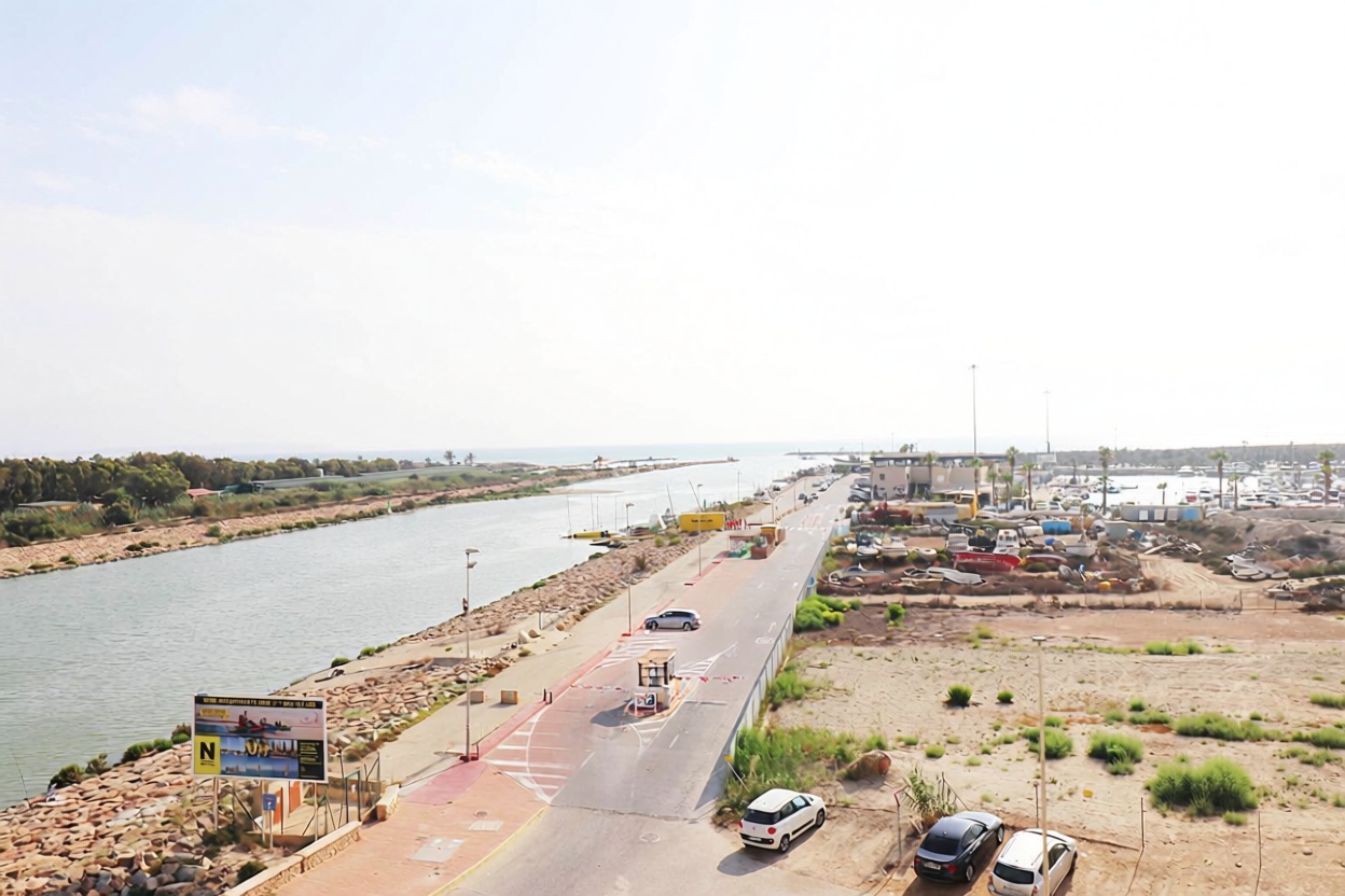 Beachfront flat in Guardamar del Segura — Sea view