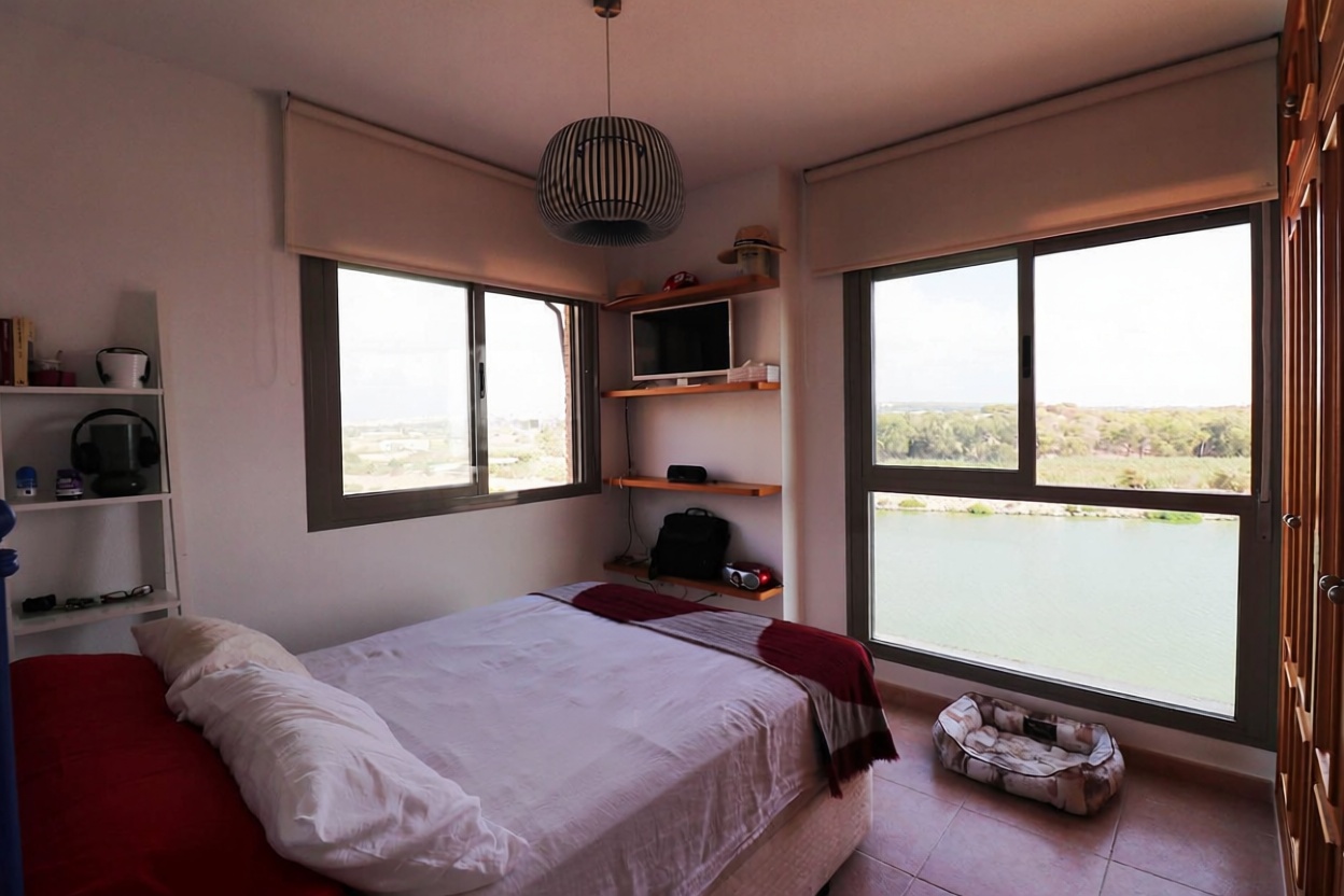 Beachfront flat in Guardamar del Segura — Bedroom