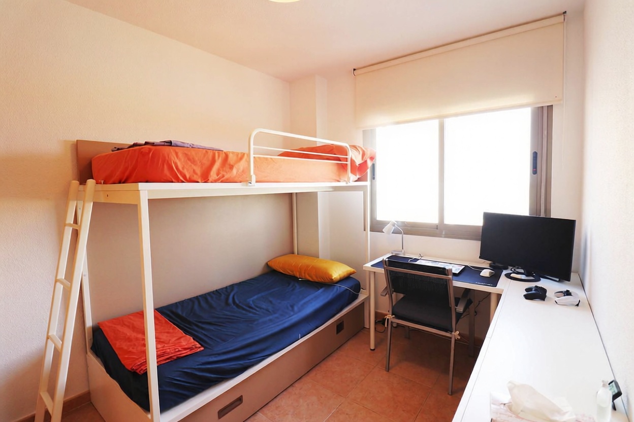 Beachfront flat in Guardamar del Segura — Bedroom