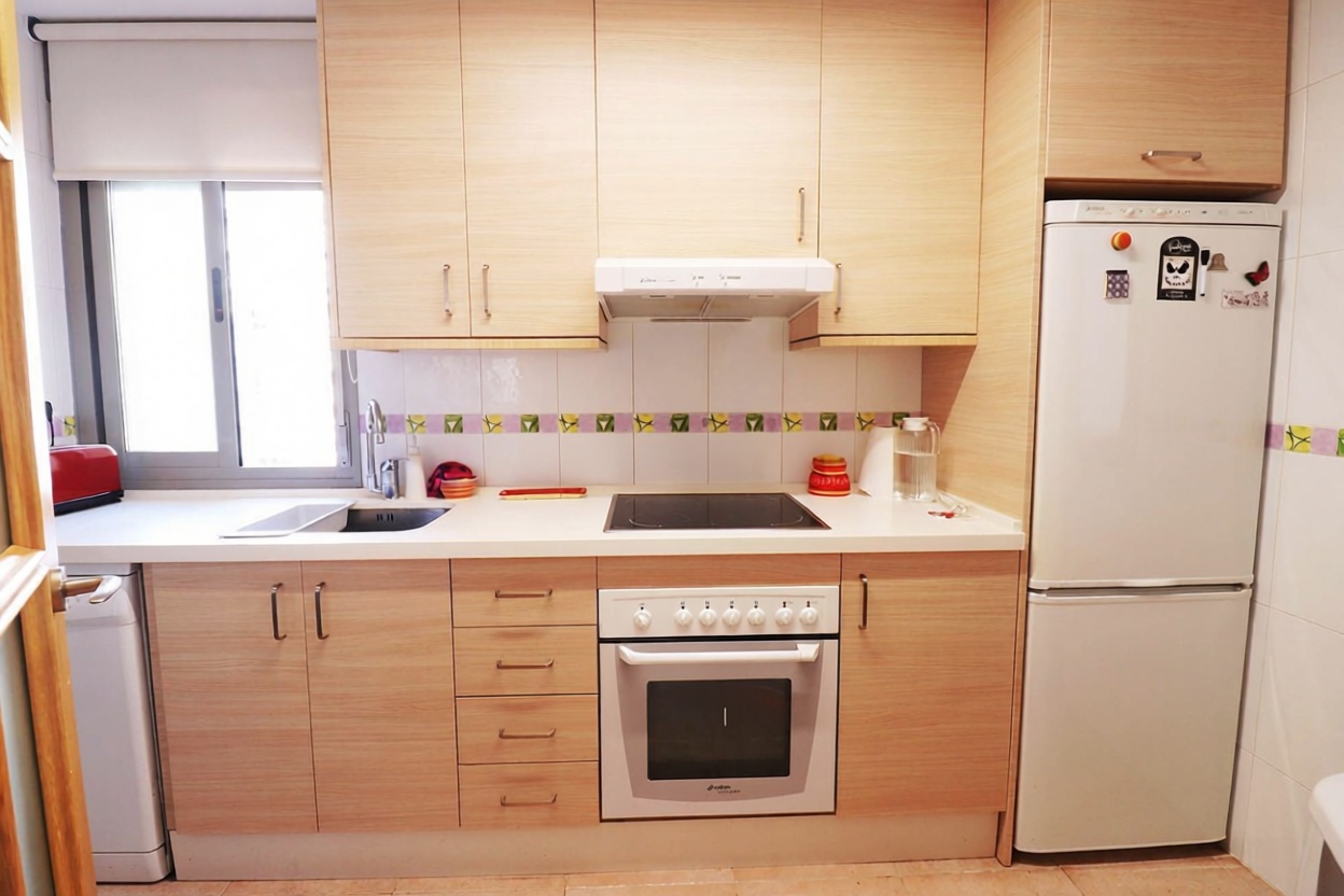 Beachfront flat in Guardamar del Segura — Kitchen