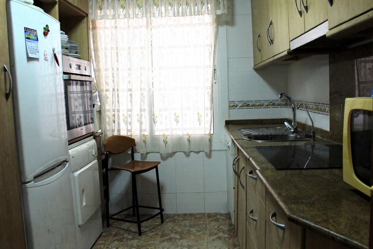 Beachfront flat in Guardamar del Segura — Kitchen