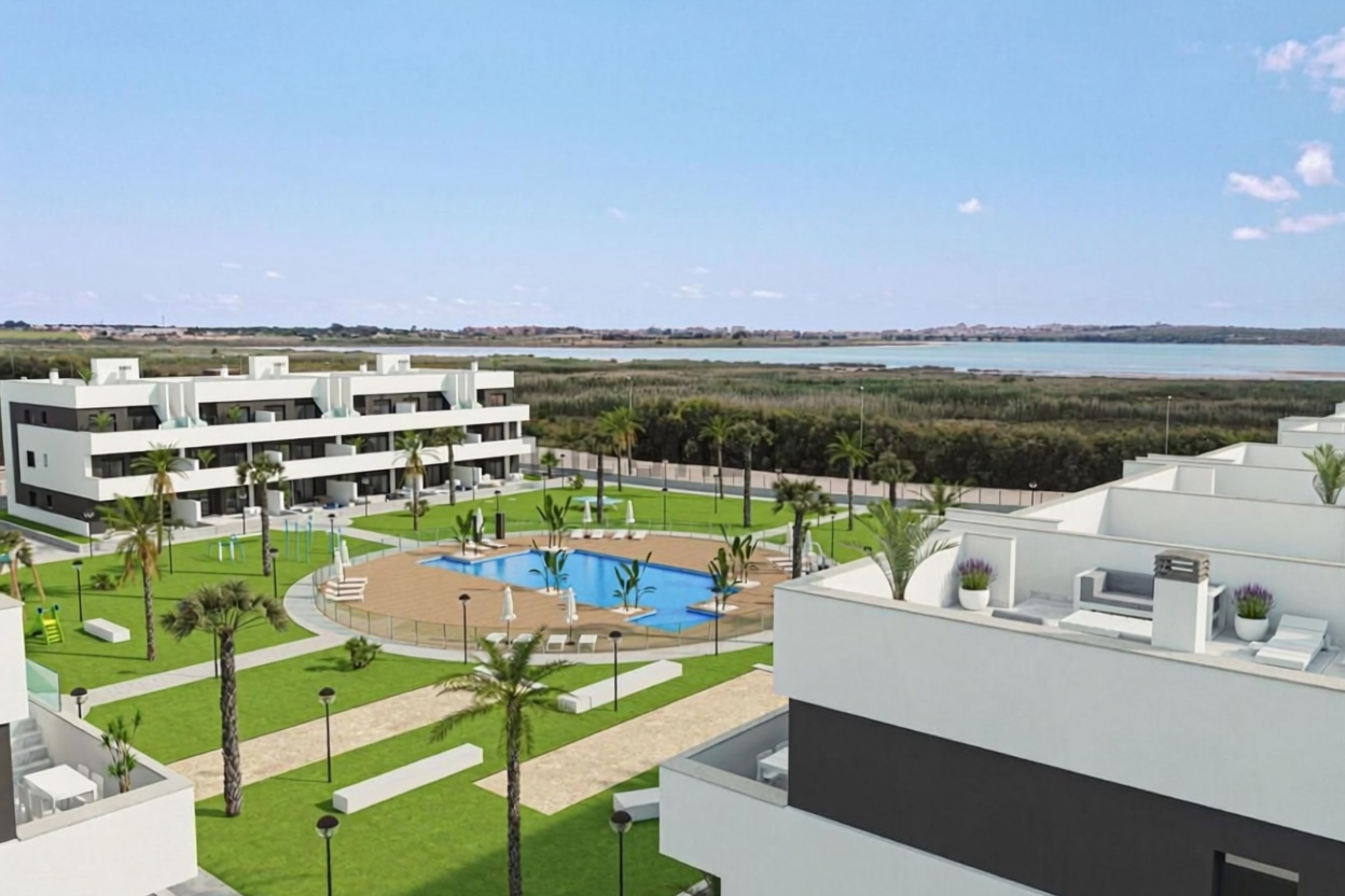 Beachfront flat in Guardamar del Segura — Sea view