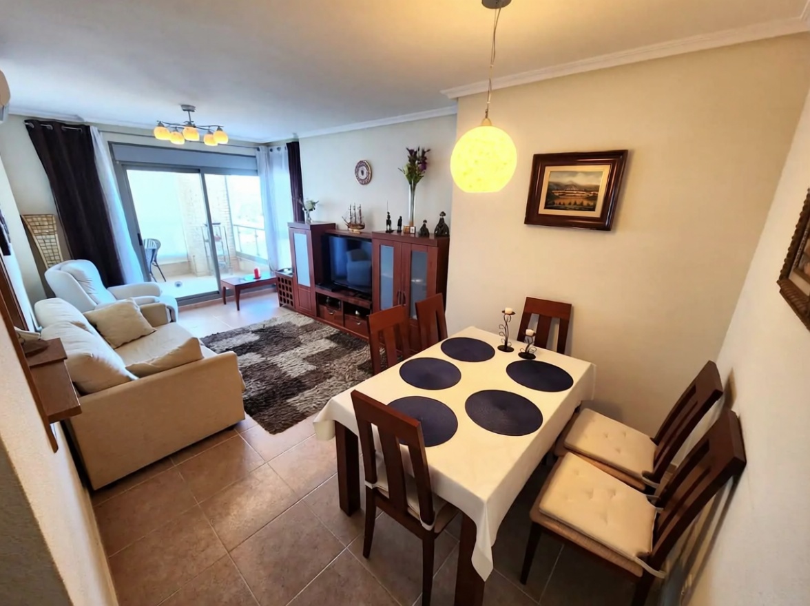 Beachfront flat in Guardamar del Segura — Living room