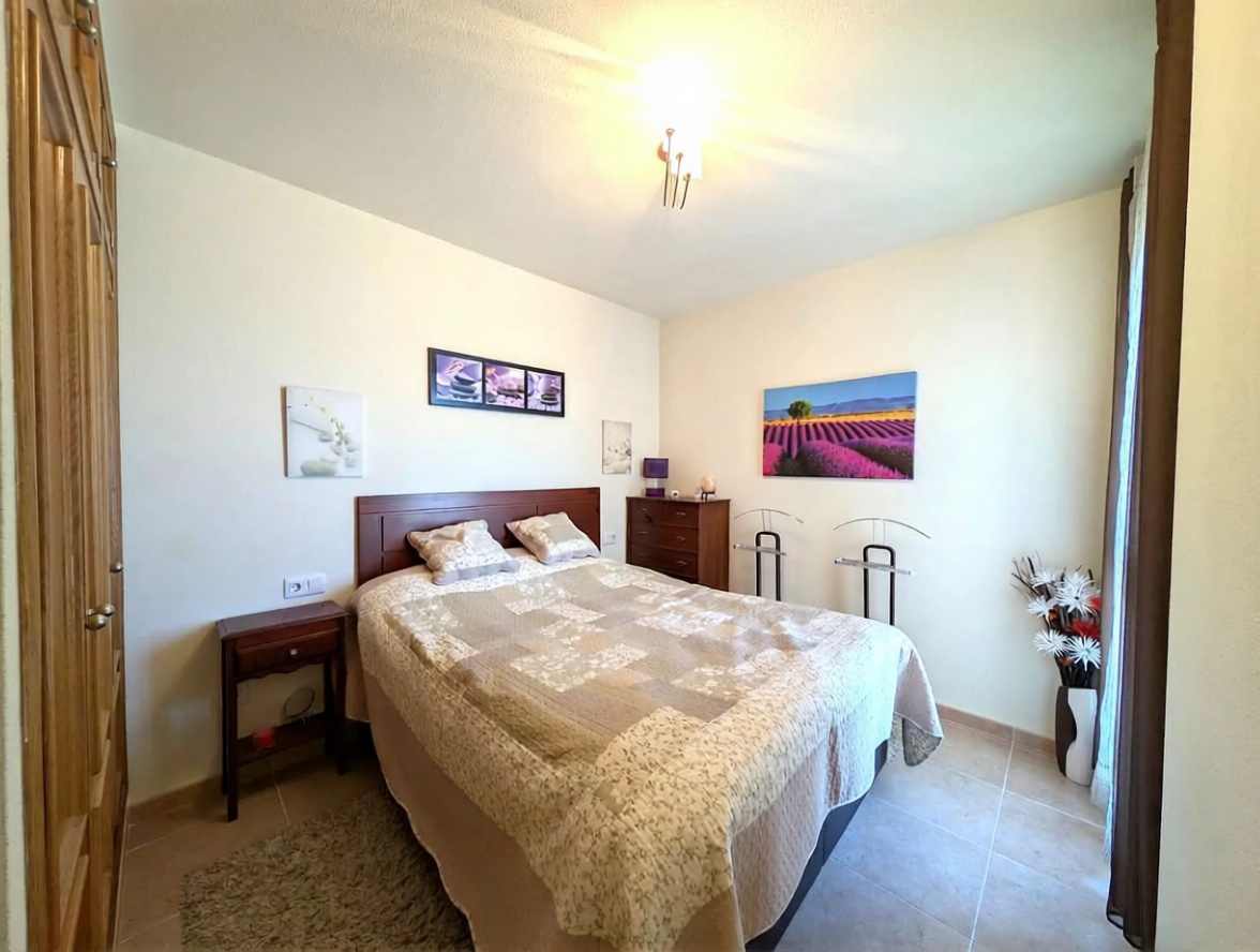 Beachfront flat in Guardamar del Segura — Bedroom