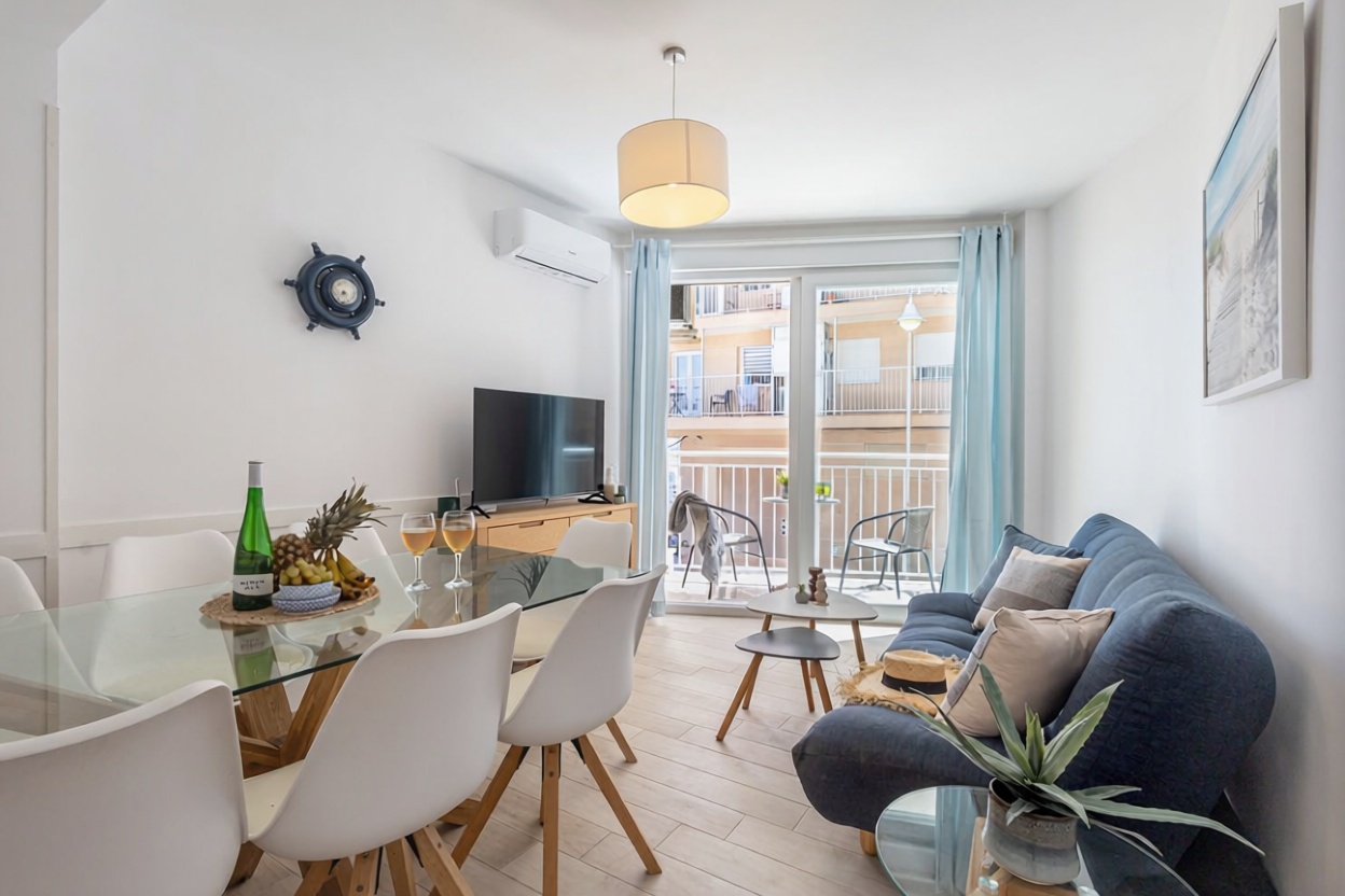Beachfront flat in Guardamar del Segura — Living room