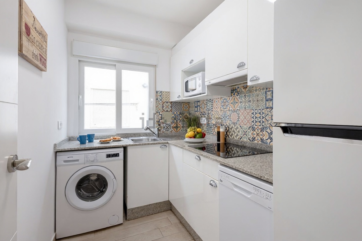 Beachfront flat in Guardamar del Segura — Kitchen