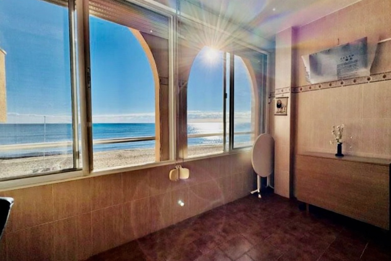 Piso en primera línea de playa en Torrevieja
