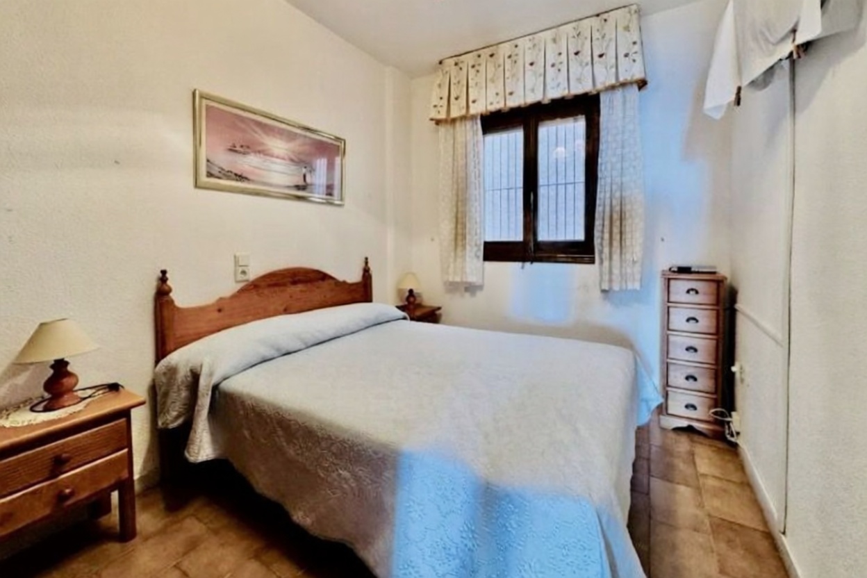 Piso en primera línea de playa en Torrevieja — Dormitorio