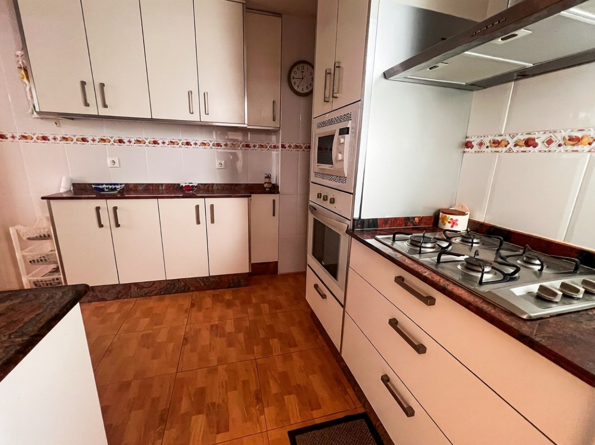 Beachfront flat in Guardamar del Segura — Kitchen