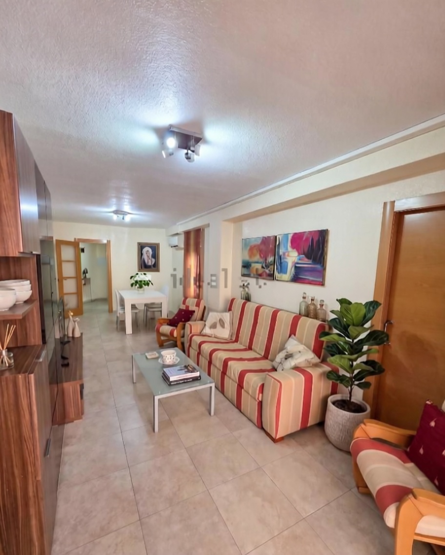 Beachfront flat in Guardamar del Segura — Living room