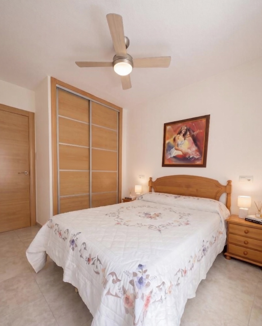 Beachfront flat in Guardamar del Segura — Bedroom