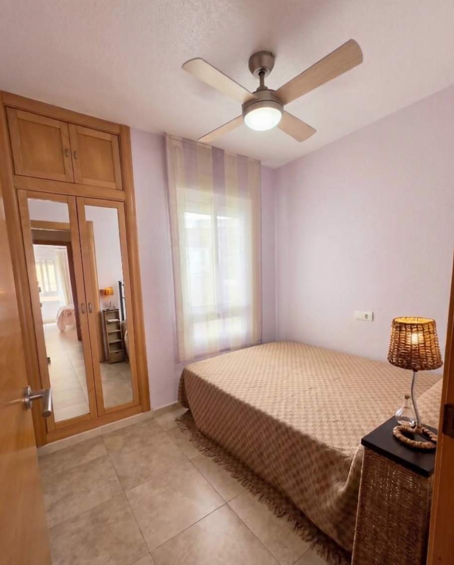 Beachfront flat in Guardamar del Segura — Bedroom