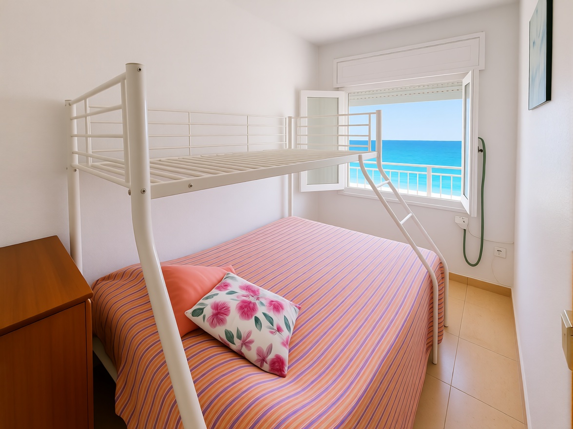 Piso en primera línea de playa en Torrevieja — Dormitorio