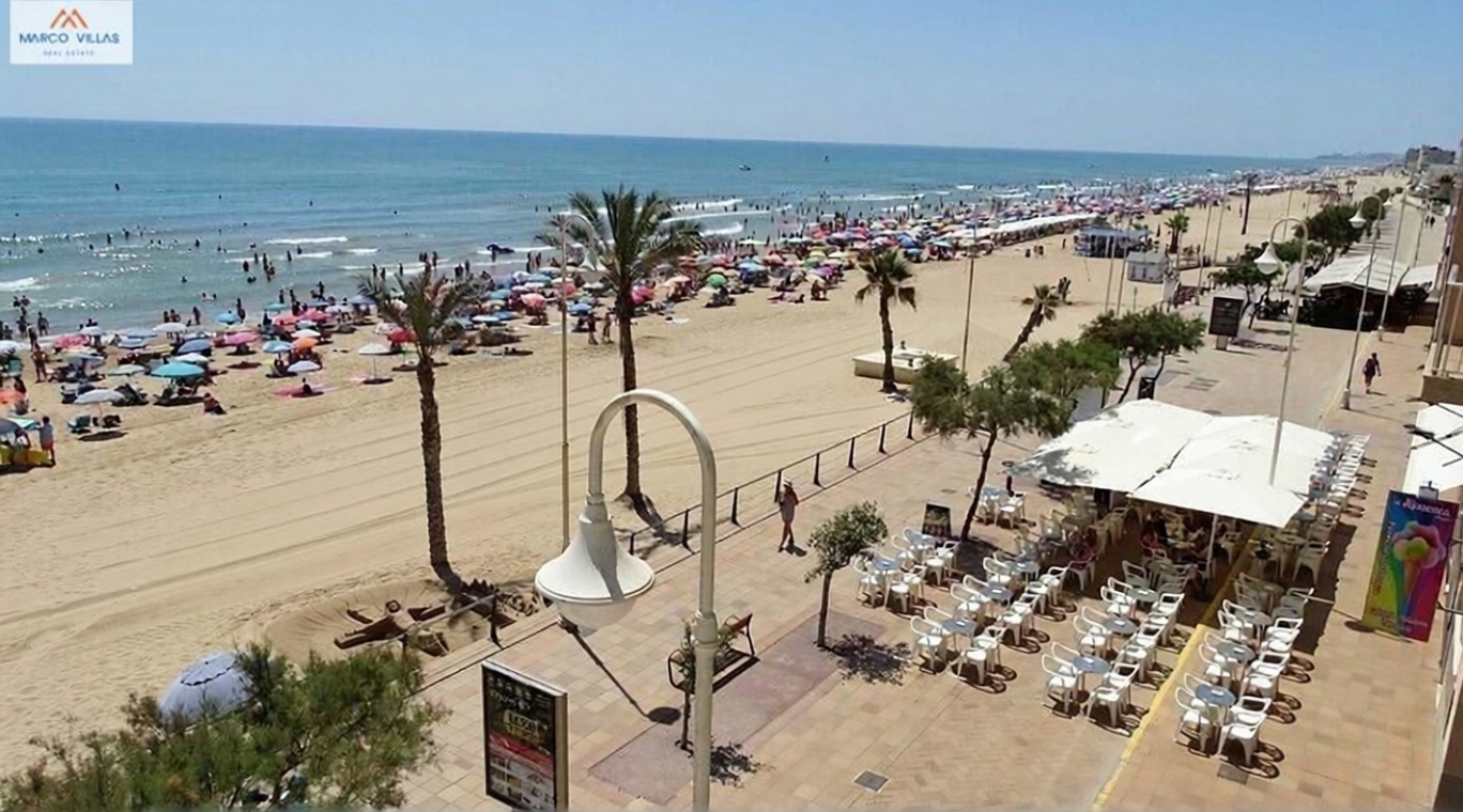 Beachfront flat in Guardamar del Segura — Sea view