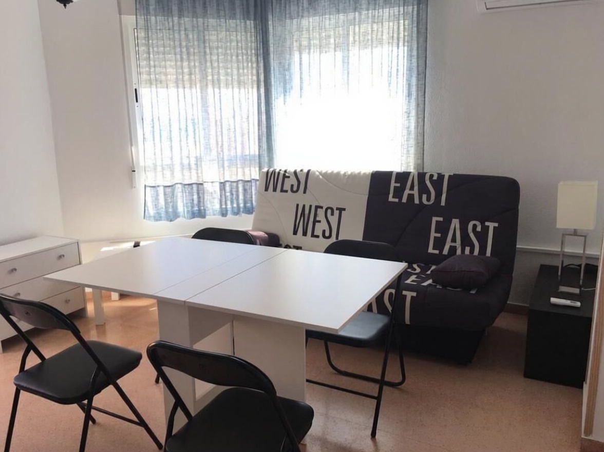 Beachfront flat in Guardamar del Segura — Living room
