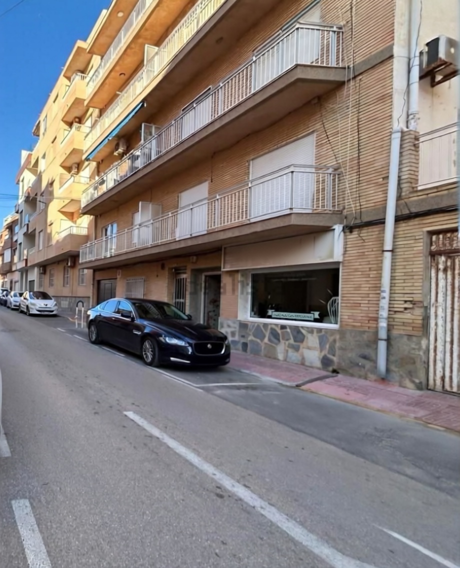 Beachfront flat in Torrevieja — Facade