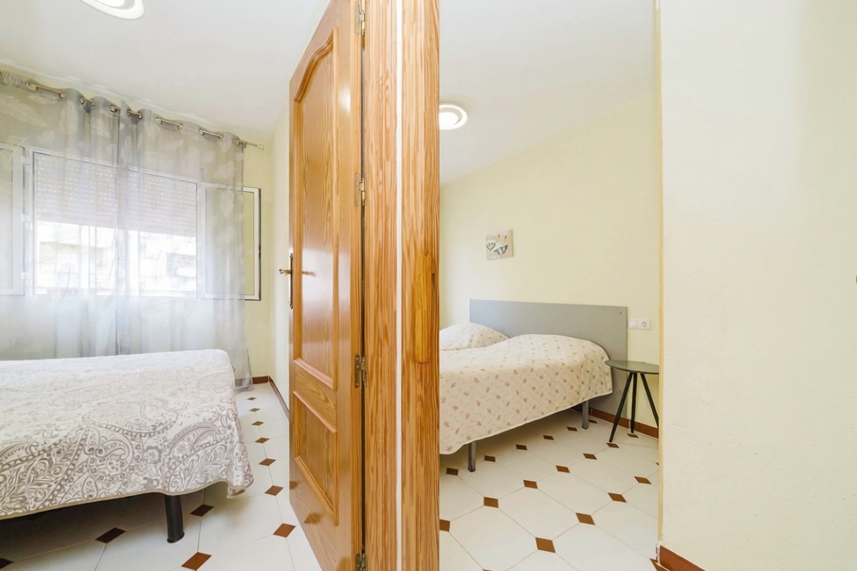 Piso en primera línea de playa en Torrevieja — Dormitorio