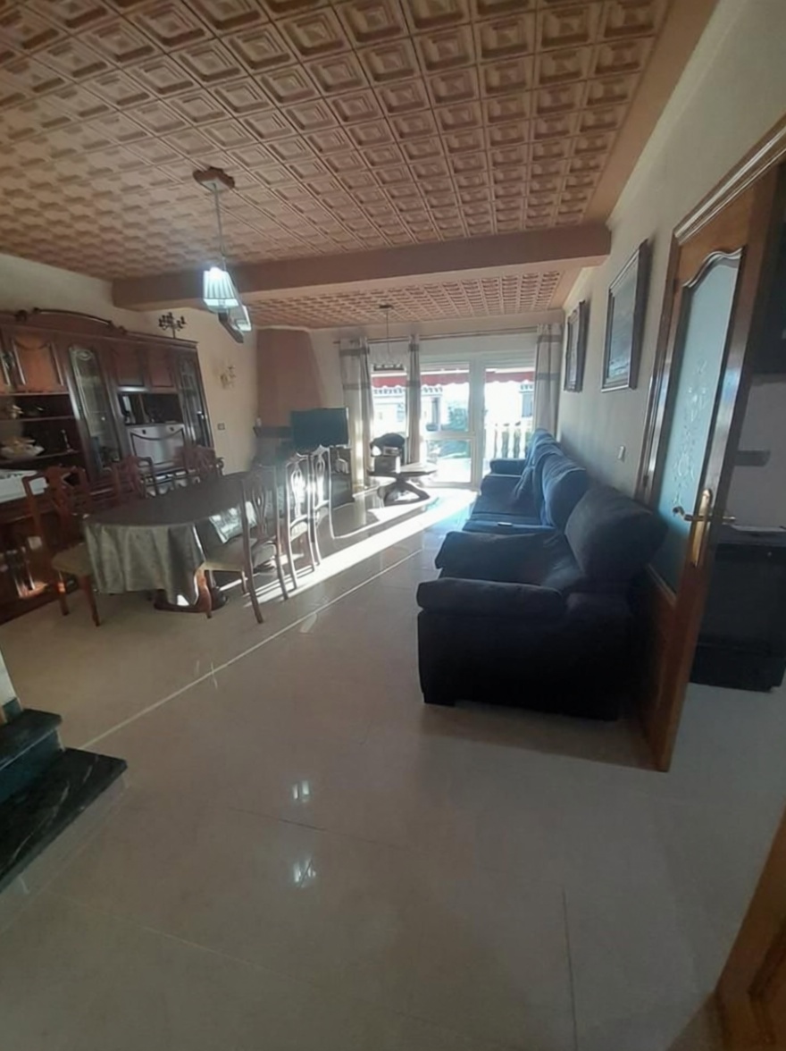 Chalet con acceso directo a playa en Torrevieja — Salón