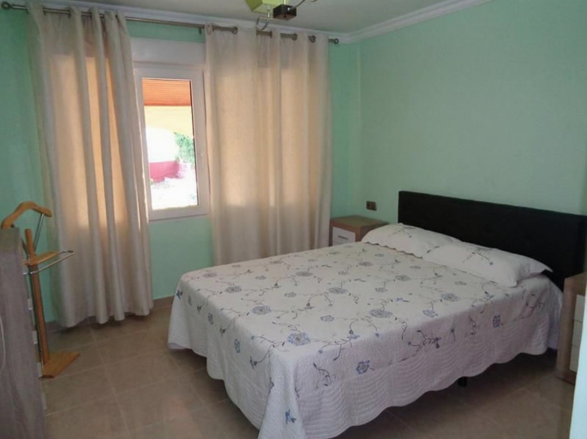 Chalet con acceso directo a playa en Torrevieja — Dormitorio
