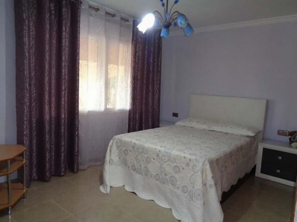Chalet con acceso directo a playa en Torrevieja — Dormitorio