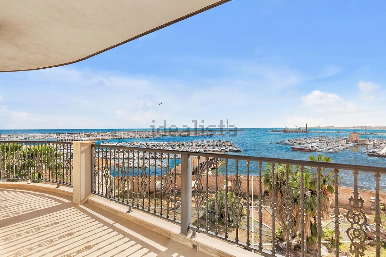 Piso en primera línea de playa en Torrevieja