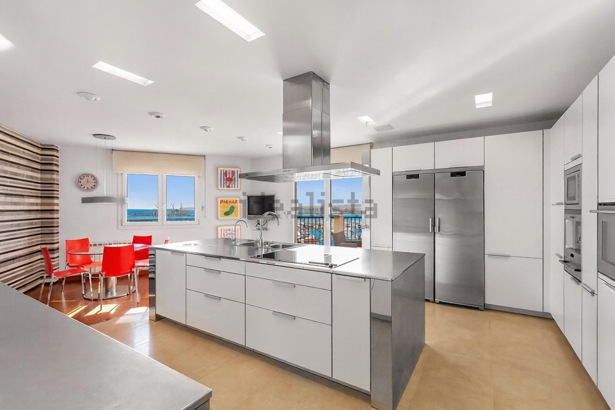 Piso en primera línea de playa en Torrevieja — Cocina