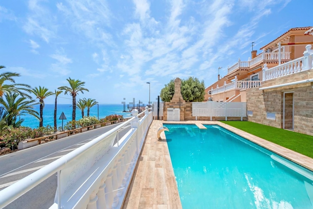 Chalet con acceso directo a playa en Torrevieja — Vista mar