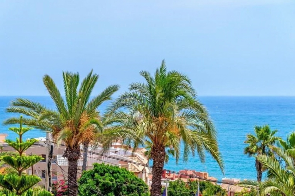 Chalet con acceso directo a playa en Torrevieja — Vista mar