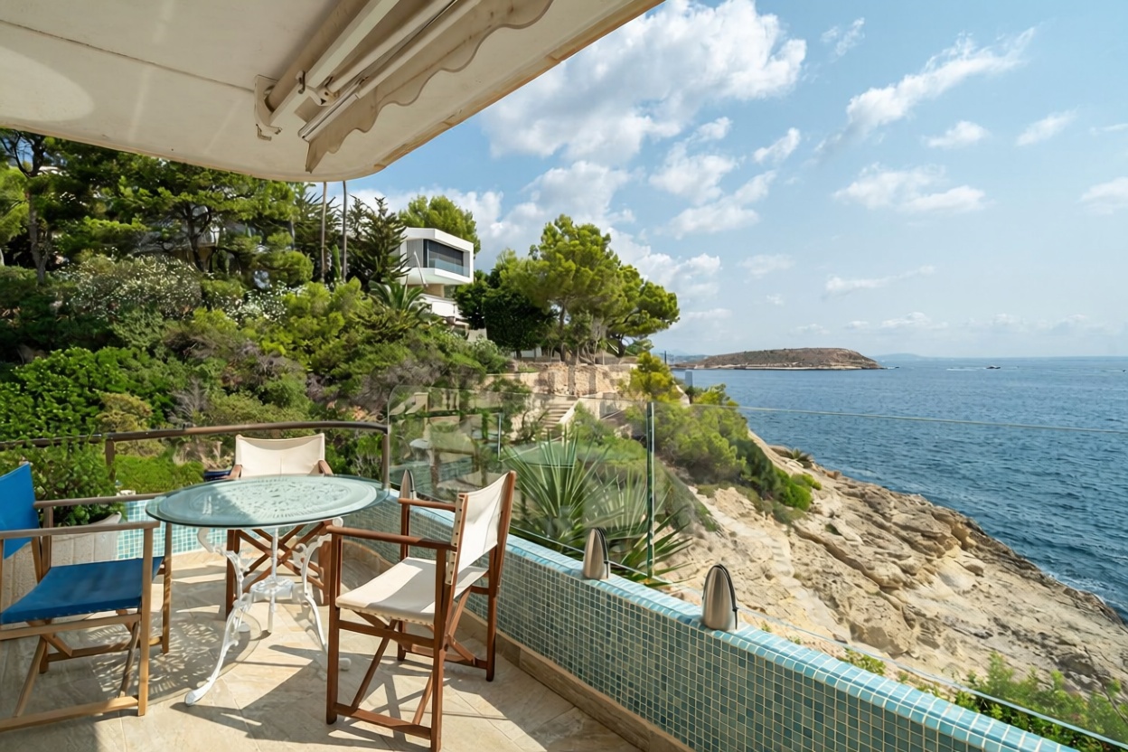 Appartement en première ligne de plage à Calvià — Chambre