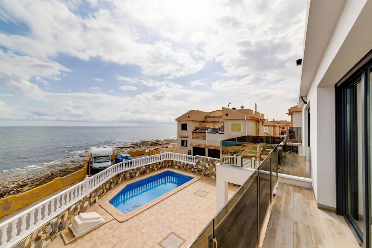 Chalet with direct beach access in Torrevieja