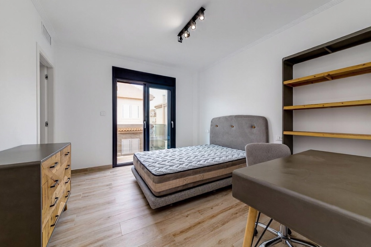 Chalet with direct beach access in Torrevieja — Bedroom