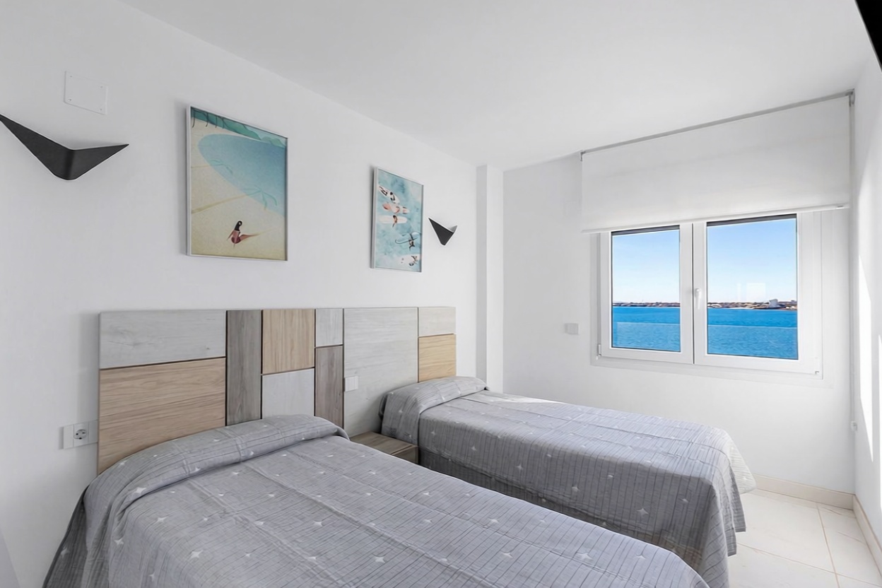 Piso en primera línea de playa en Torrevieja — Baño