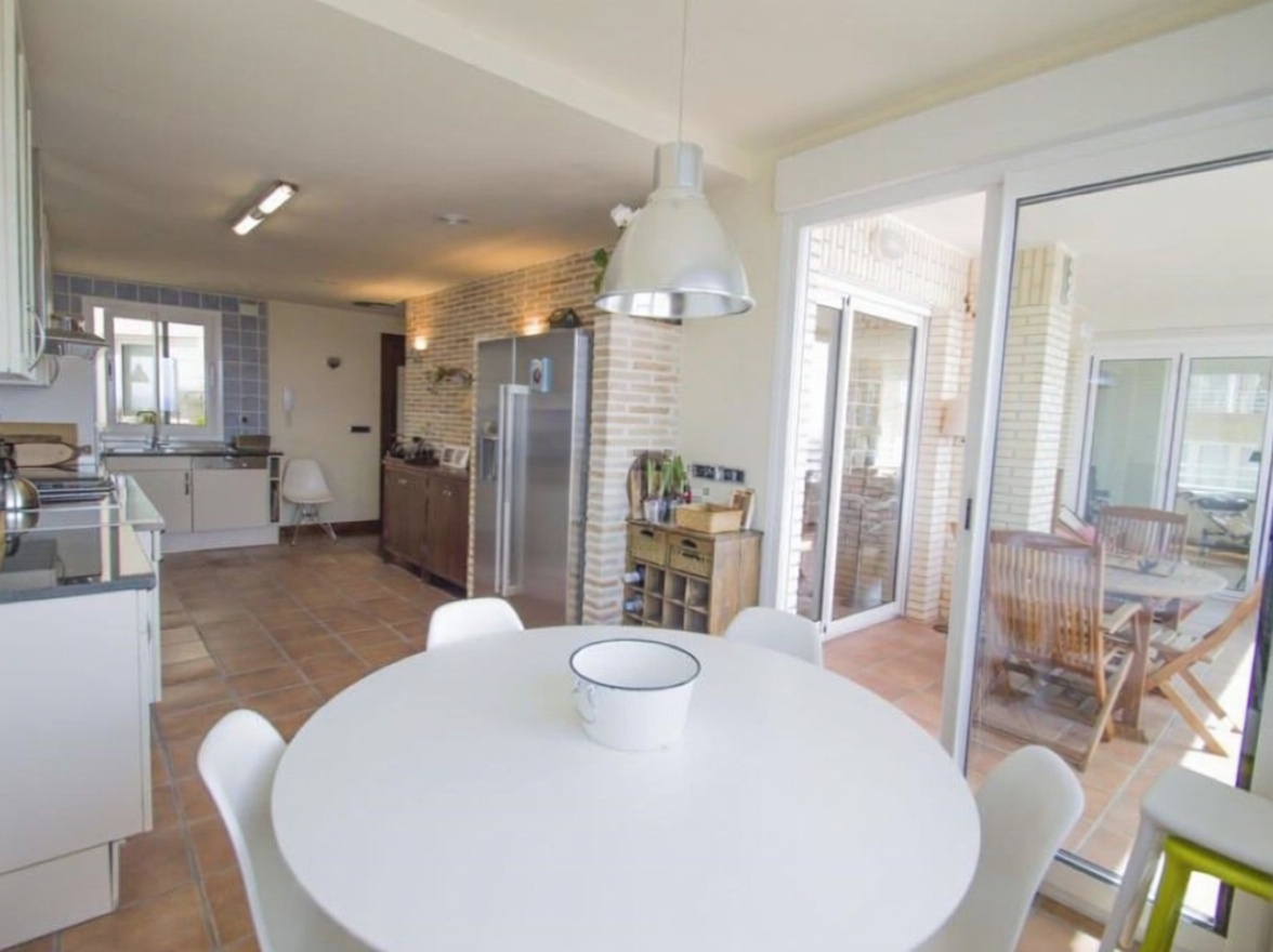 Seafront attic in Torrevieja — Kitchen