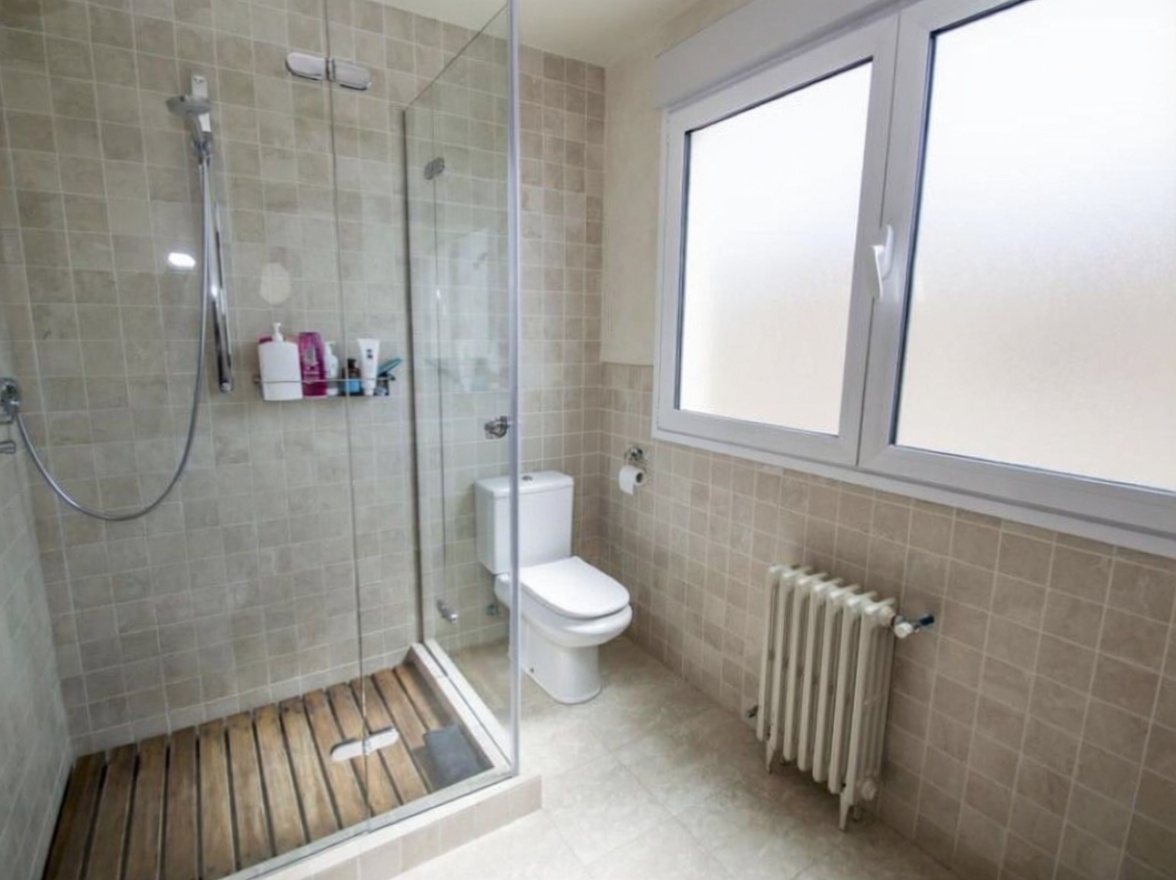 Seafront attic in Torrevieja — Bathroom