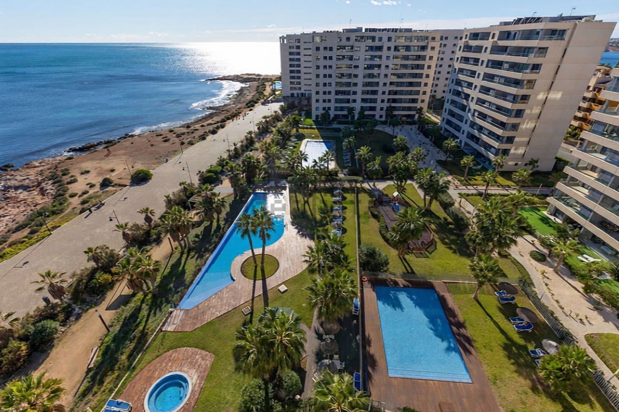 Beachfront flat in Torrevieja — Living room