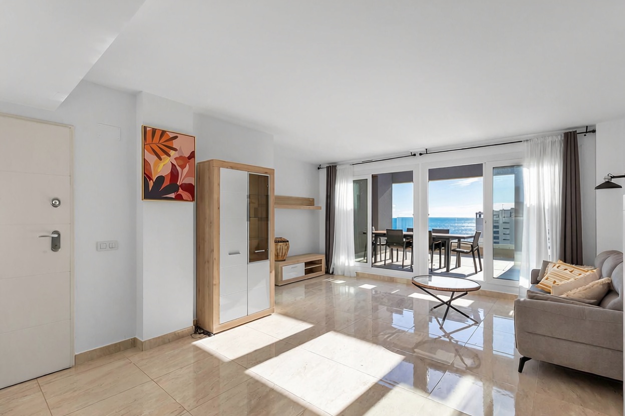 Seafront attic in Torrevieja — Living room