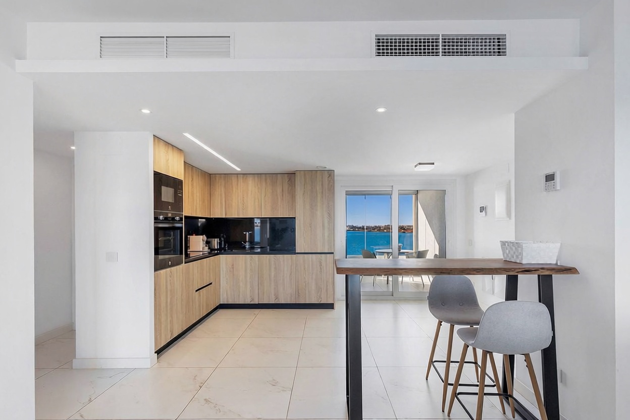 Beachfront flat in Torrevieja — Bedroom